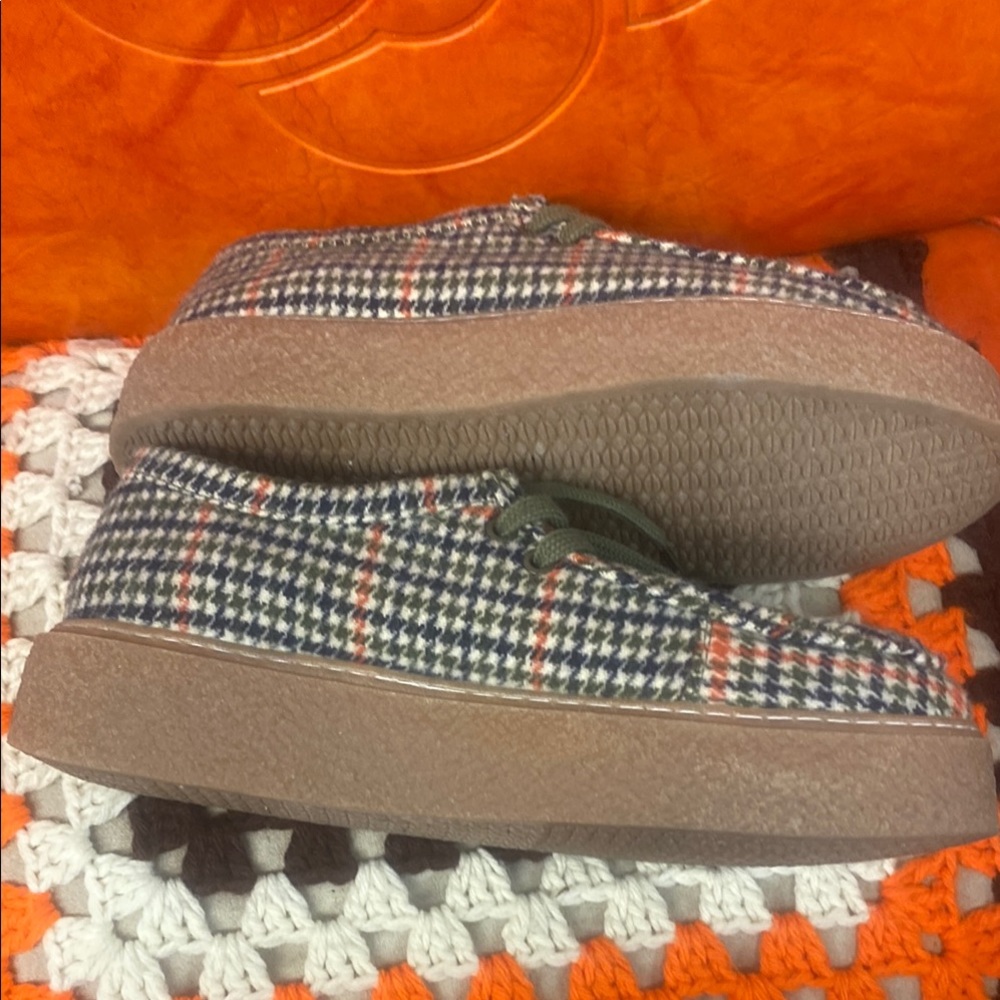 Hush Puppies - Retro style- Plaid loafer shoes- 1” rubber sole - Picture 5 of 11